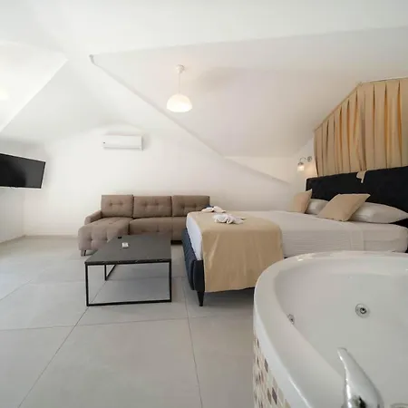 Villa Fethiye Oeluedeniz'De Muestakil Havuzlu Dag Manzarali Tripleks Villa A3
