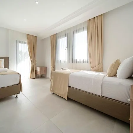 Fethiye Oeluedeniz'De Muestakil Havuzlu Dag Manzarali Tripleks Villa A3 Villa