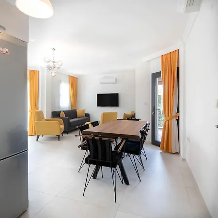 Fethiye Oeluedeniz'De Muestakil Havuzlu Dag Manzarali Tripleks Villa A3 Villa Oludeniz