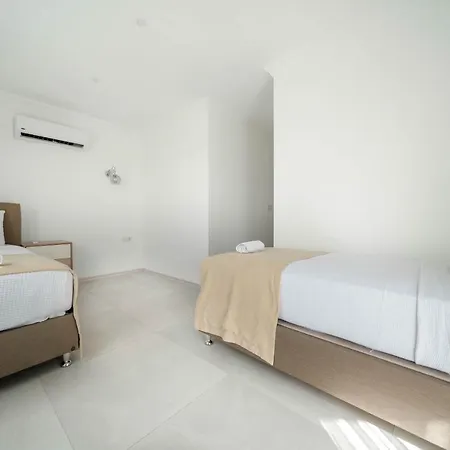 Villa Fethiye Oeluedeniz'De Muestakil Havuzlu Dag Manzarali Tripleks Villa A3 Oludeniz