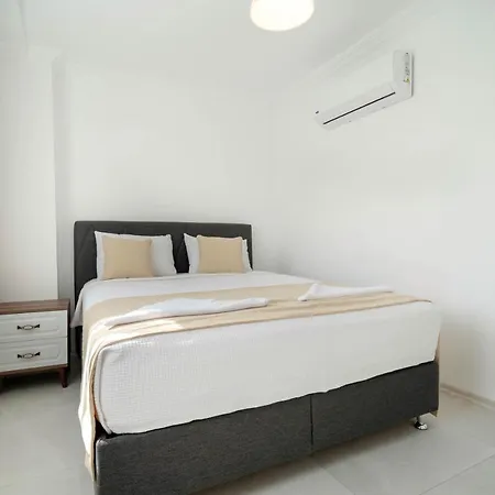 Fethiye Oeluedeniz'De Muestakil Havuzlu Dag Manzarali Tripleks Villa A3 Oludeniz