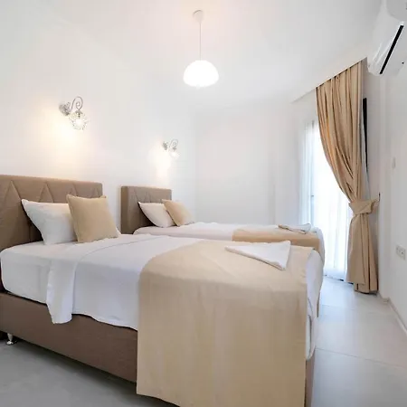 Fethiye Oeluedeniz'De Muestakil Havuzlu Dag Manzarali Tripleks Villa A3 Villa